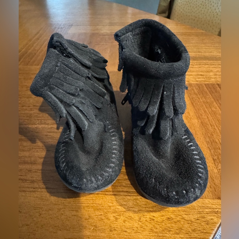 Minnetonka Kids Moccasins Black